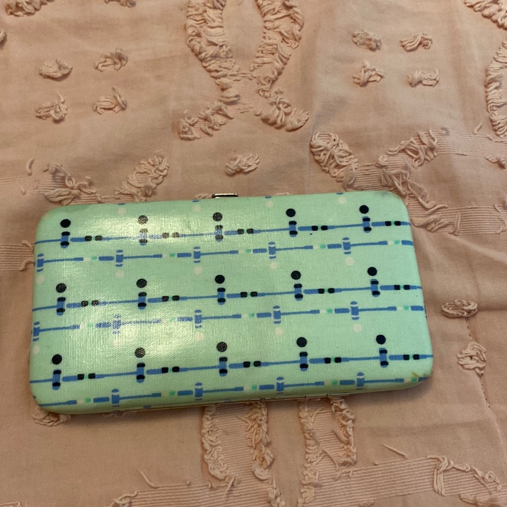 This wallet is so cute and in good condition